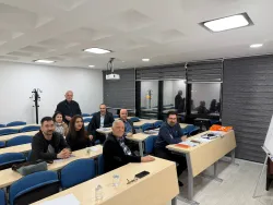 Li Odeya Şêwirmendê Darayî Qursên Ziman ên Komeleya Me